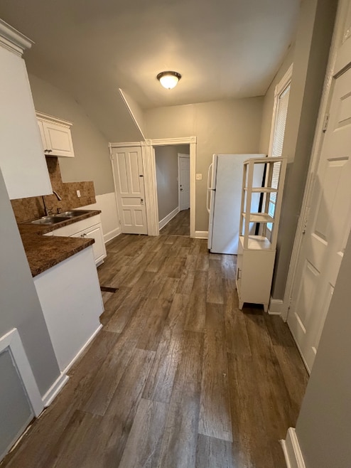 Building Photo - 409 S Shippen St