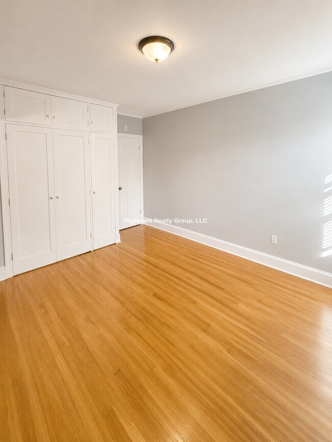 Building Photo - 805 Judson Ave