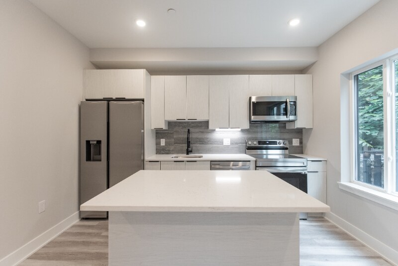 Building Photo - 665 N 35th St