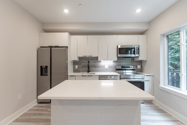 Building Photo - 665 N 35th St