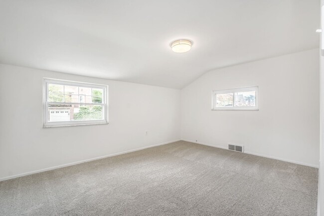 Building Photo - AVAILABLE SEPT 1ST! UPDATED 2-bedroom townhouse in Overbrook!