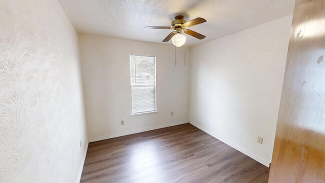 Building Photo - "Charming 3-Bed, 2-Bath Gem in Copperas Co...