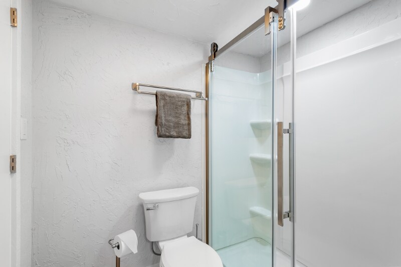 Building Photo - 2077 Corner Lake Dr