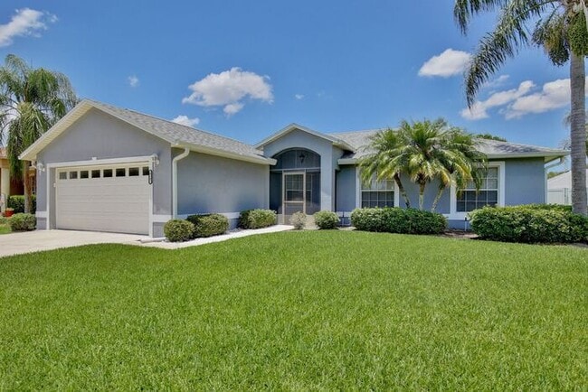 Building Photo - Beautiful 4/2 Pool Home with a Covered Pat...