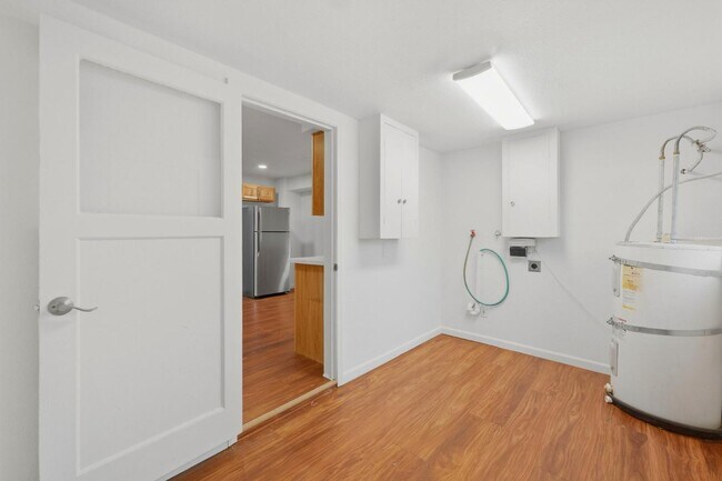 Building Photo - 810 E 63rd St