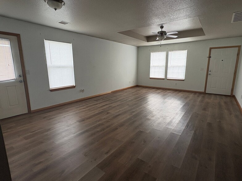 Building Photo - 107 SW Rock Gdn Ln