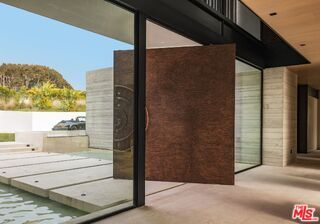 Building Photo - 6889 Dume Dr