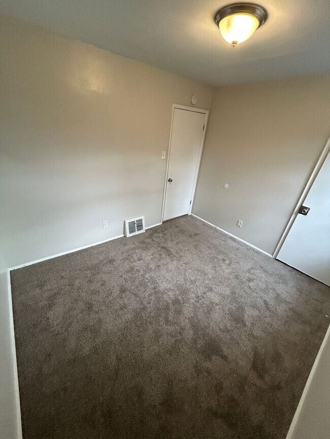 Building Photo - Cozy 3-Bedroom Home in a Convenient and Fa...