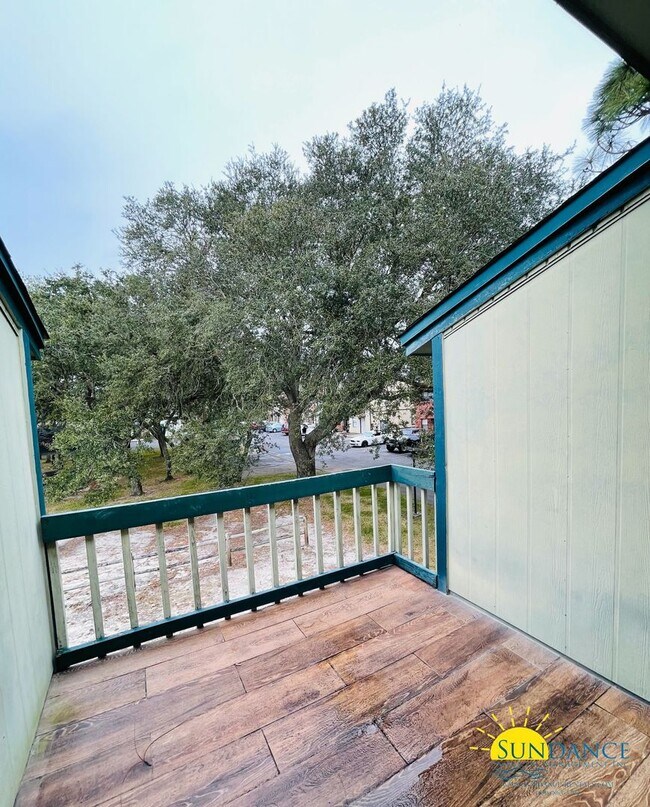 Building Photo - Great 2 Bedroom Townhouse in Fort Walton