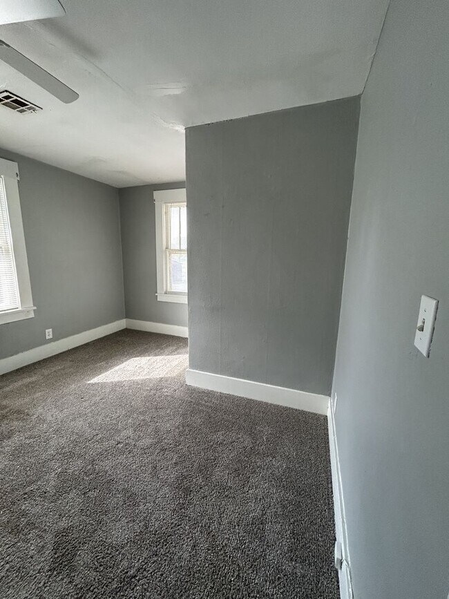 Building Photo - This One is a Stunner!  5br/3ba A MUST-SEE! - $1600/Mo!  Now Offering Short-Term Leasing!