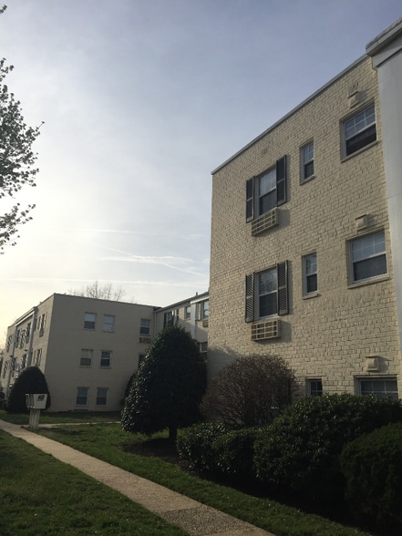 Primary Photo - 2241 Farrington Ave