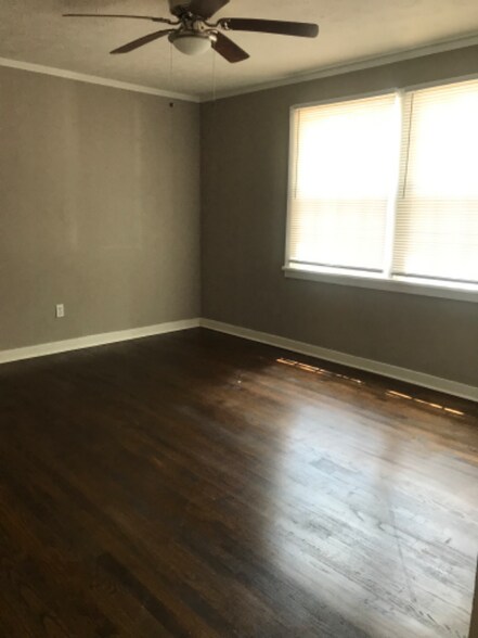 Building Photo - 1740 Lisbon Dr SW