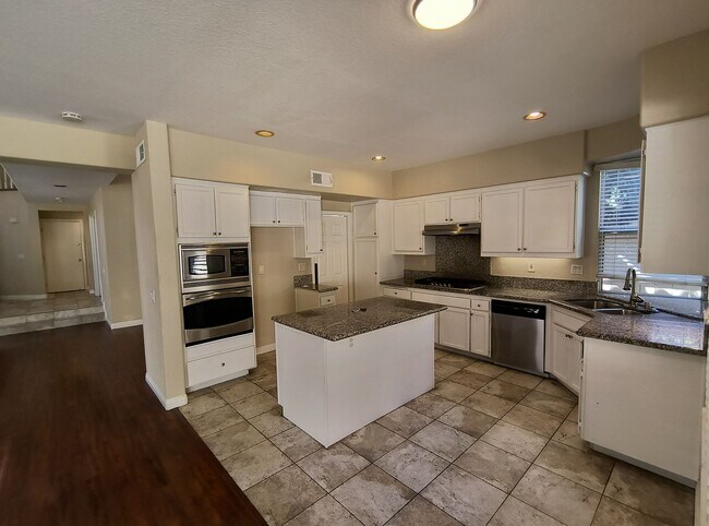 Building Photo - Beautiful 4BR Home In Carmel Valley