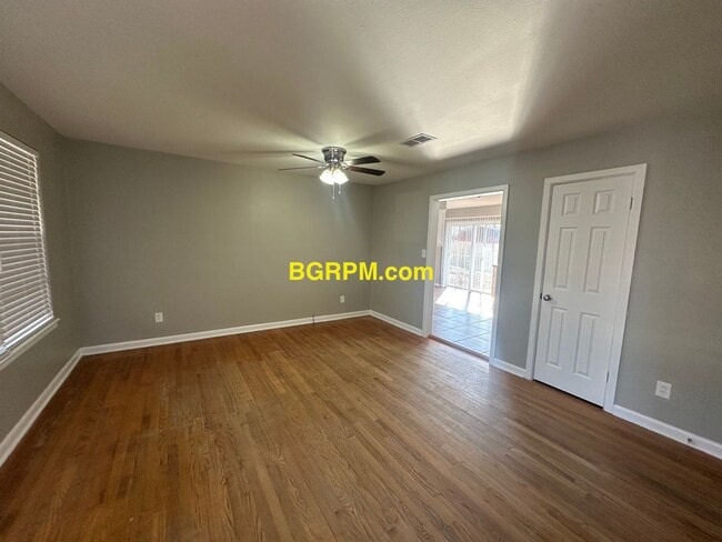 Building Photo - 3 Bd 1 Ba House