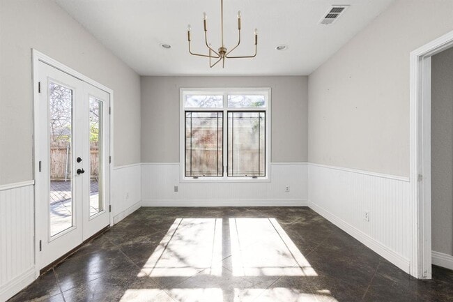 Building Photo - 2203 Lindell Ave