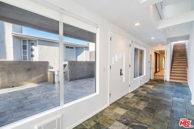 Building Photo - 3711 Ocean Front Walk