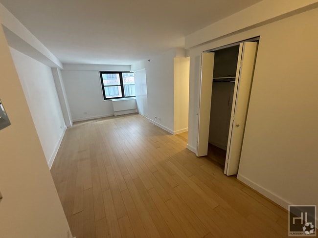 Building Photo - 222 E 39th St