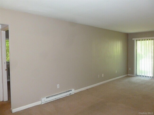 Building Photo - 15 Club House Dr