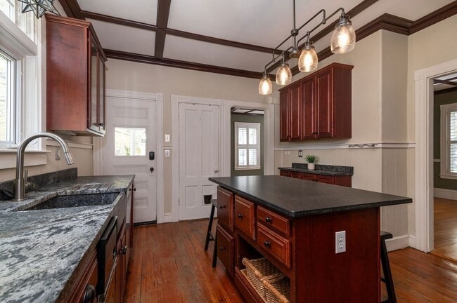 Building Photo - 44 Custer St