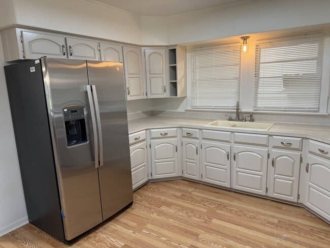 Building Photo - 2418 N University Ave