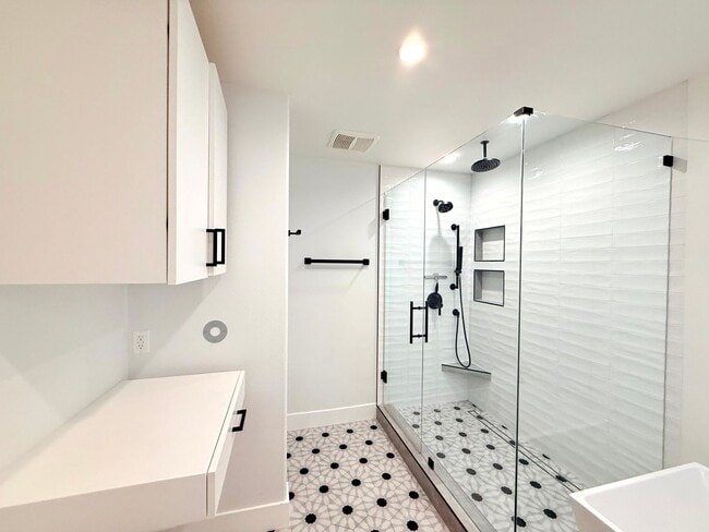 Building Photo - Fantastic 2-Story Home 3 bed 2.5 bath with backyard in Prime Golden Hills-Redondo Beach