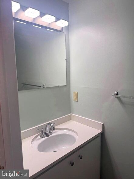 Building Photo - 1 Crotona Ct