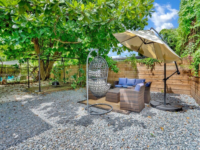 Building Photo - 4094 Park Ave