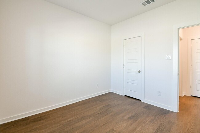 Building Photo - 1642 Birch Wood Dr