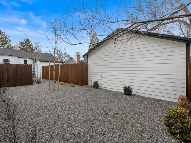 Building Photo - Remodeled Midtown Bungalow