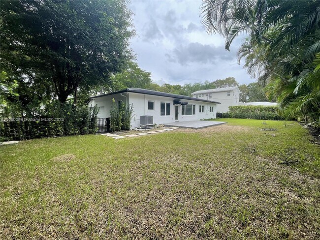 Building Photo - 936 S Alhambra Cir