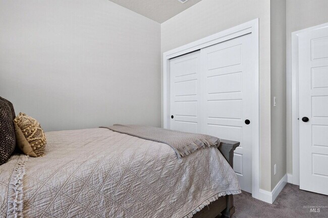 Building Photo - Beautiful South Meridian Home