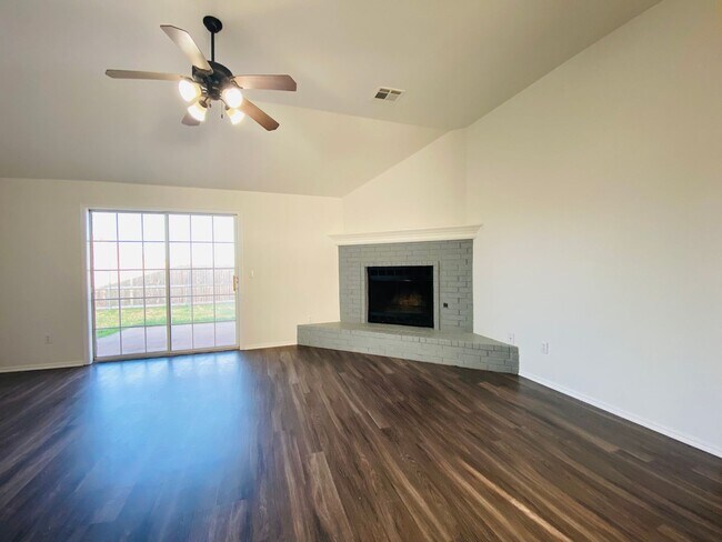 Building Photo - 407 S Pointe Ln