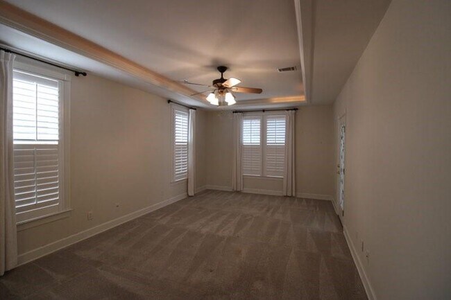 Building Photo - 183 W Commons Dr