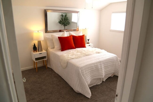 Building Photo - 2bed/1bath with a shop