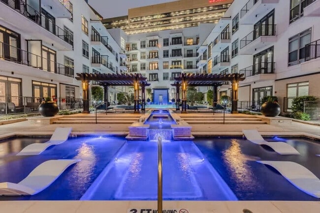 Building Photo - 1250 State St