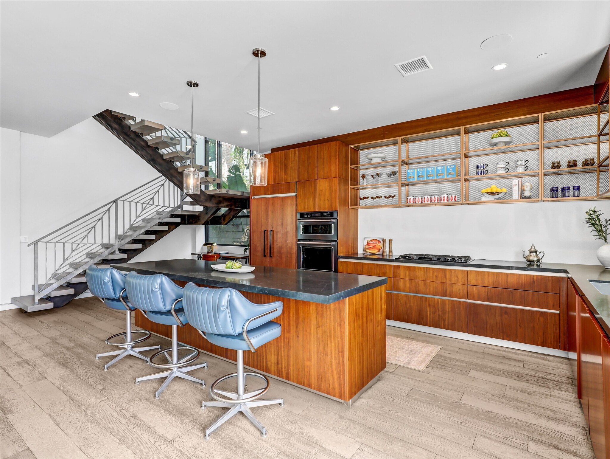 Building Photo - 1724 N Sierra Bonita Ave