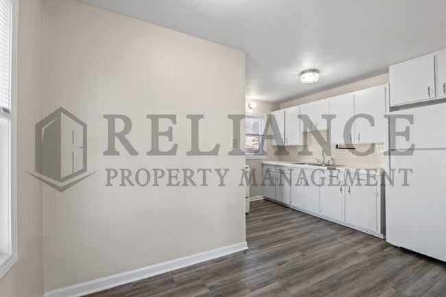 Building Photo - 224 Grover Ave