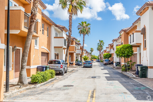 Building Photo - The Village at West Miami