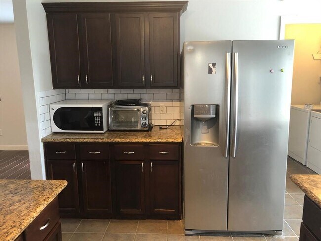 Building Photo - 5718 Silas Creek Ct