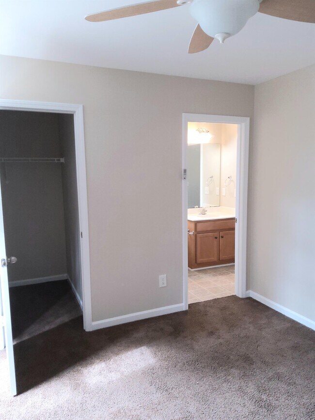 Building Photo - 8977 N Red Maple Cir