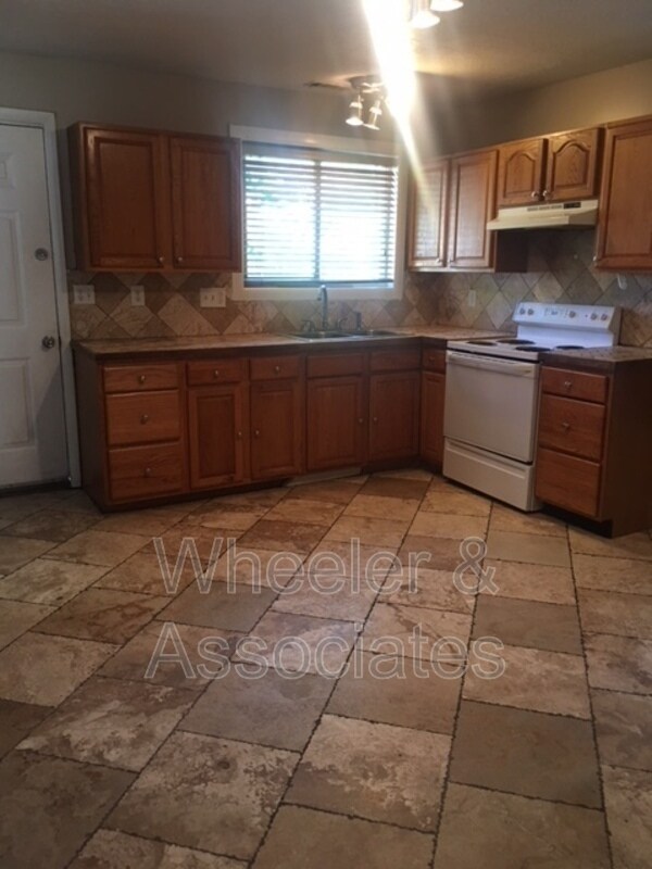 Building Photo - 3018 Adams Ave