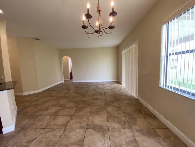 Building Photo - 452 Cinnamon Dr