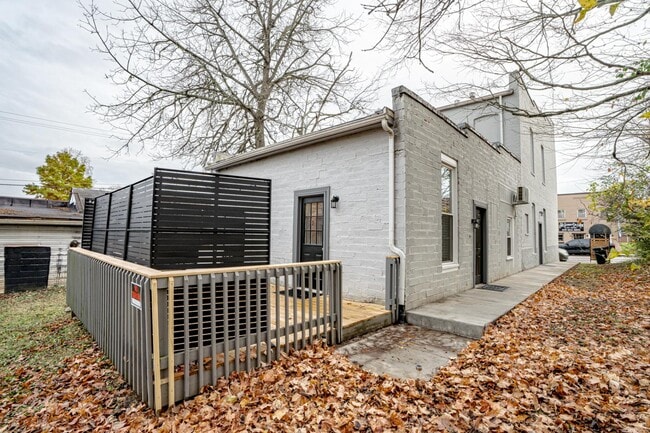 Primary Photo - 306 Main St