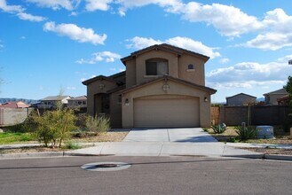 Building Photo - Charming 4 Bed 3 Bath Laveen Home !!