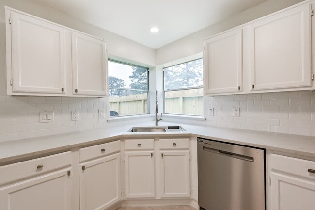 Building Photo - 9202 Bayou Bluff Dr