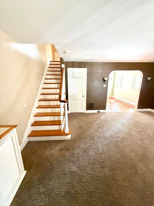 Building Photo - 738 E Madison St