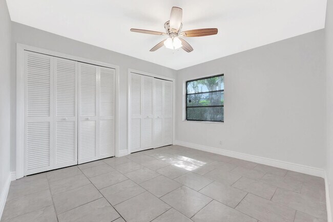 Building Photo - 10251 NW 39th Ct