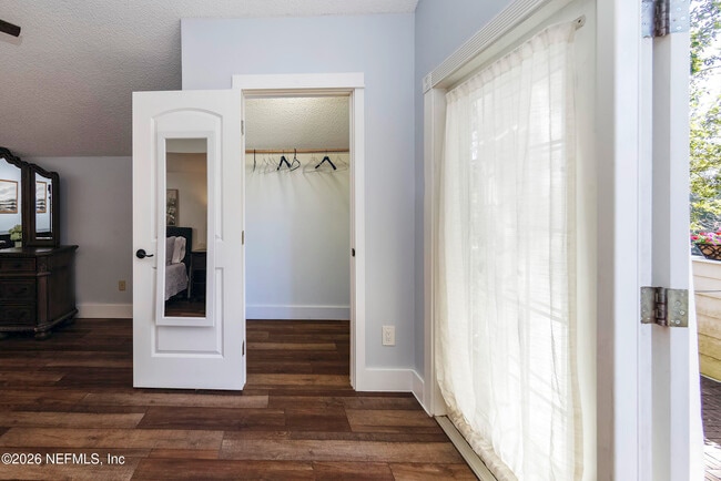 Building Photo - 506 Cali Dr