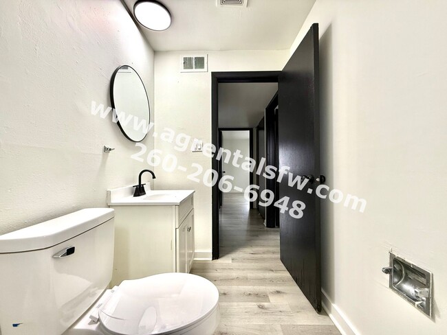 Building Photo - 4729 Northcrest Dr