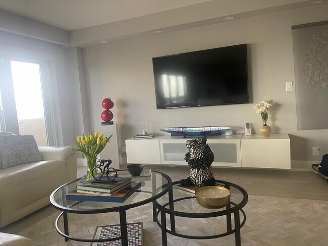 Building Photo - 5000 N Ocean Blvd